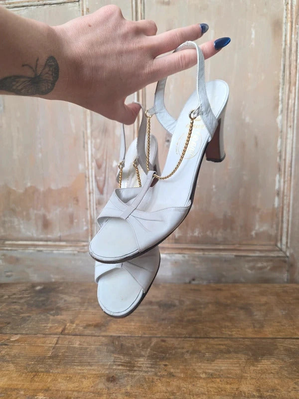Vintage 1960s White Leather Slingback Heels – Gold Chain Detail – Made in Italy – UK 4