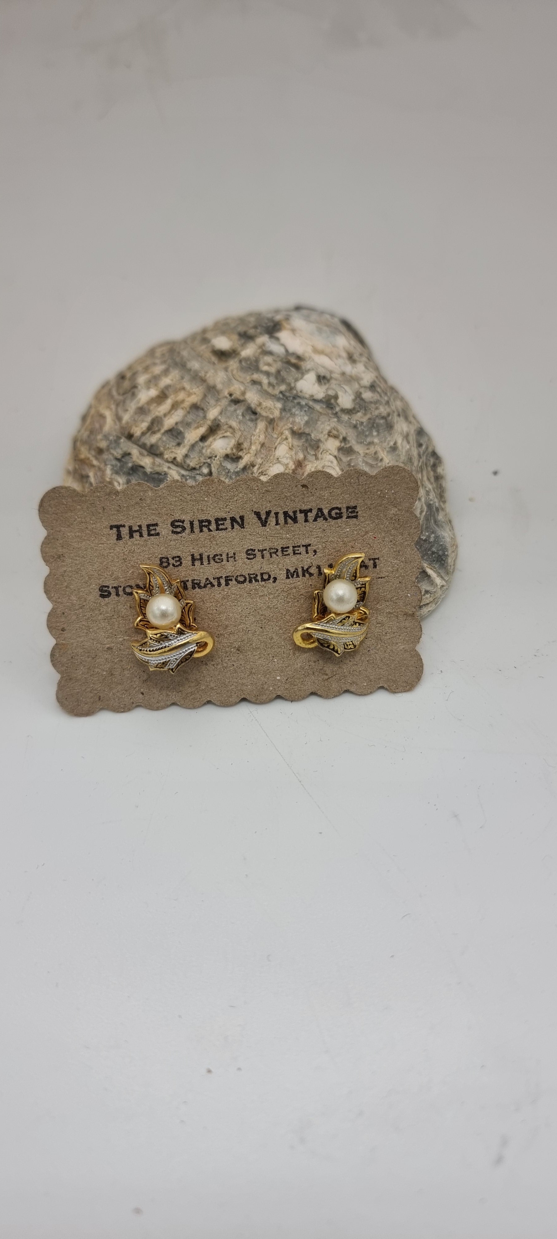 Vintage 1950s Damascene sweet little clip on earrings