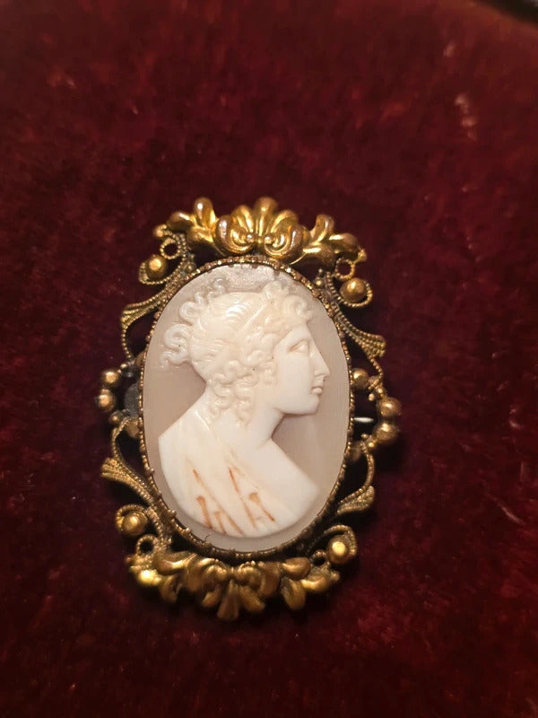 Victorian-Style Cameo Brooch – Classical Profile – c. late 19th / early 20th century