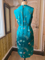 Load image into Gallery viewer, Vintage 1950s Oriental Brocade Silk Dress | Emerald Chrysanthemum Jacquard | Wiggle Dress | UK 12
