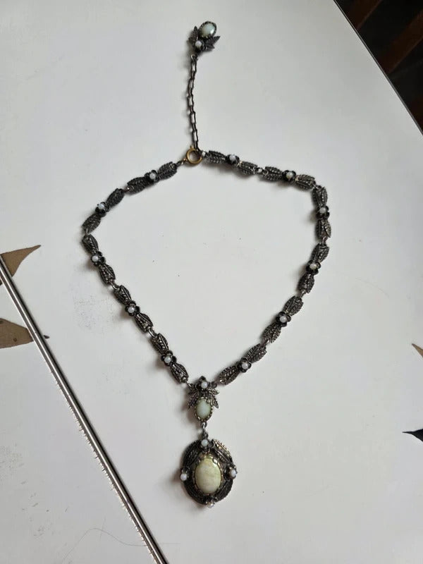 Vintage Miracle Jewellery Celtic Style Necklace – Green Cabochon