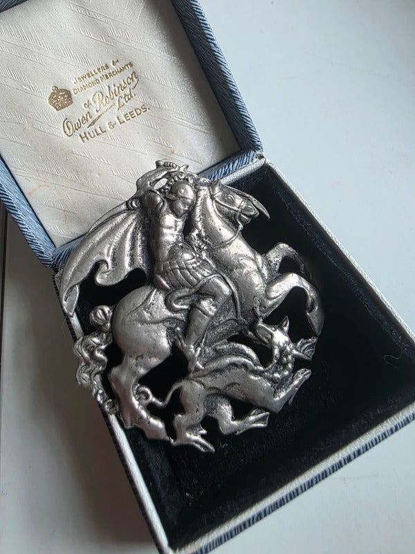 Vintage 1950s Jewelcraft large medieval knight & dragon statement brooch