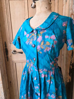 Load image into Gallery viewer, Vintage 1950s Floral Cotton Dress Turquoise Blue Peter Pan Collar – UK 10/12
