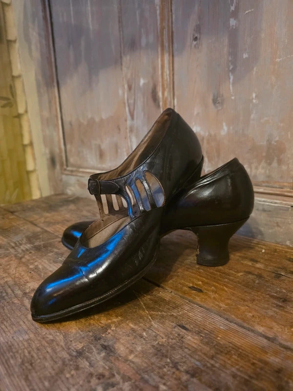 Original 1930s Vintage Leather T-Bar Shoes – UK 3½