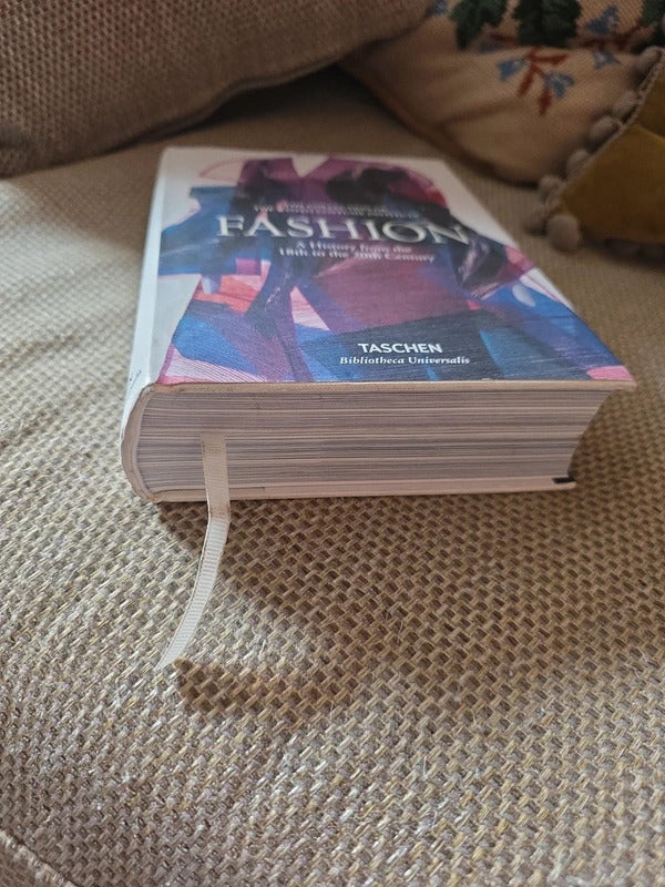 Fashion: History from the 18th -20th Century Taschen