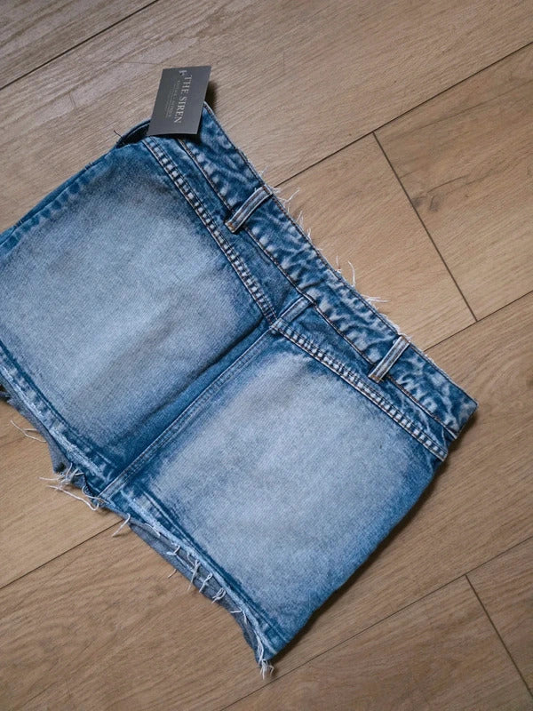 Vintage Y2K Acid Wash Denim Mini Skirt | Double Button Waist | UK 10–12
Description