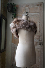 Load image into Gallery viewer, Vintage 1920s Fox Fur Capelet – Snow-Tipped Caramel Brown – Elegant Shoulder Wra
