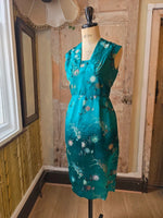 Load image into Gallery viewer, Vintage 1950s Oriental Brocade Silk Dress | Emerald Chrysanthemum Jacquard | Wiggle Dress | UK 12
