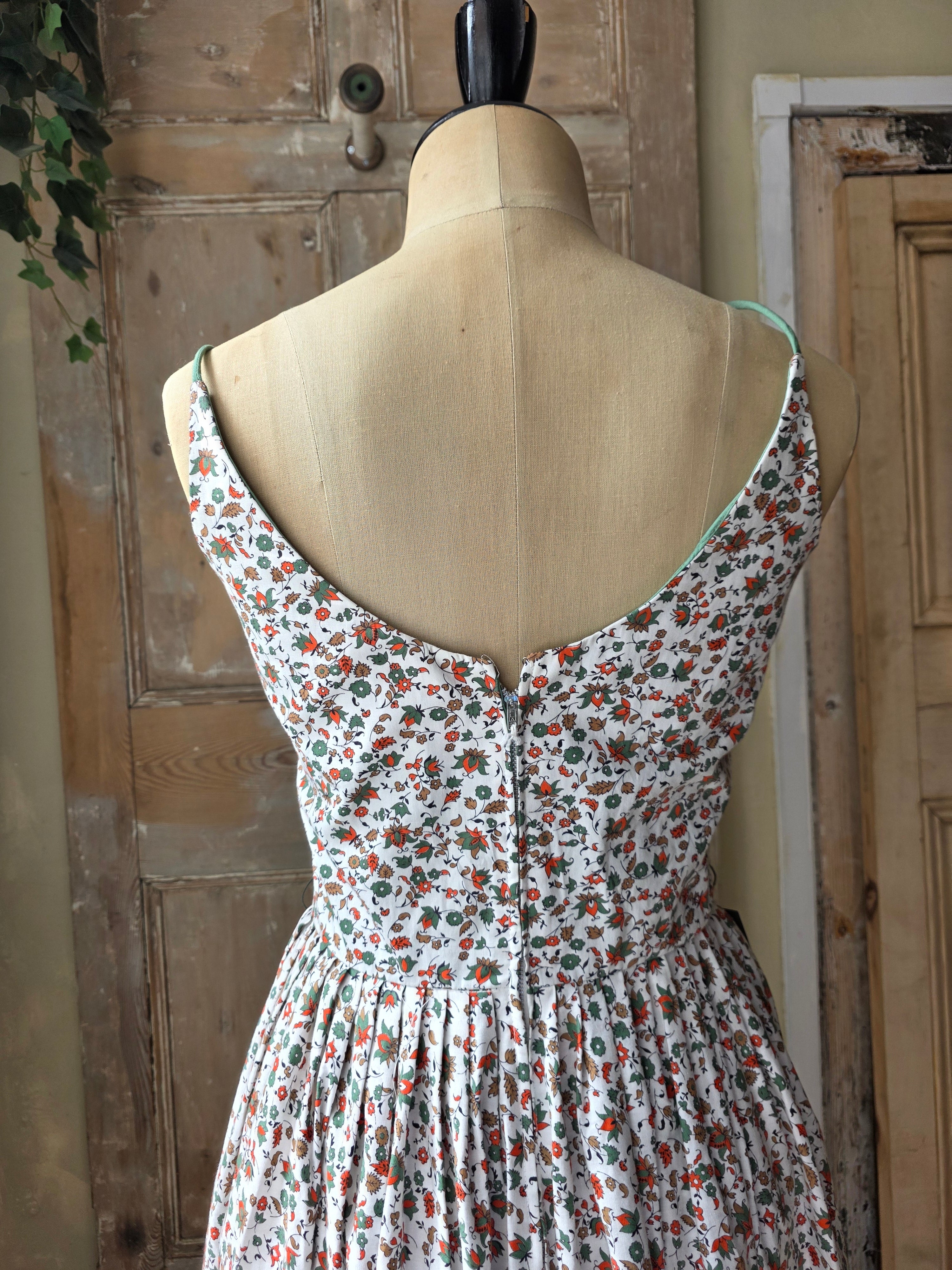Vintage 1950s Floral Cotton Sundress with Green Bows – UK 12/14