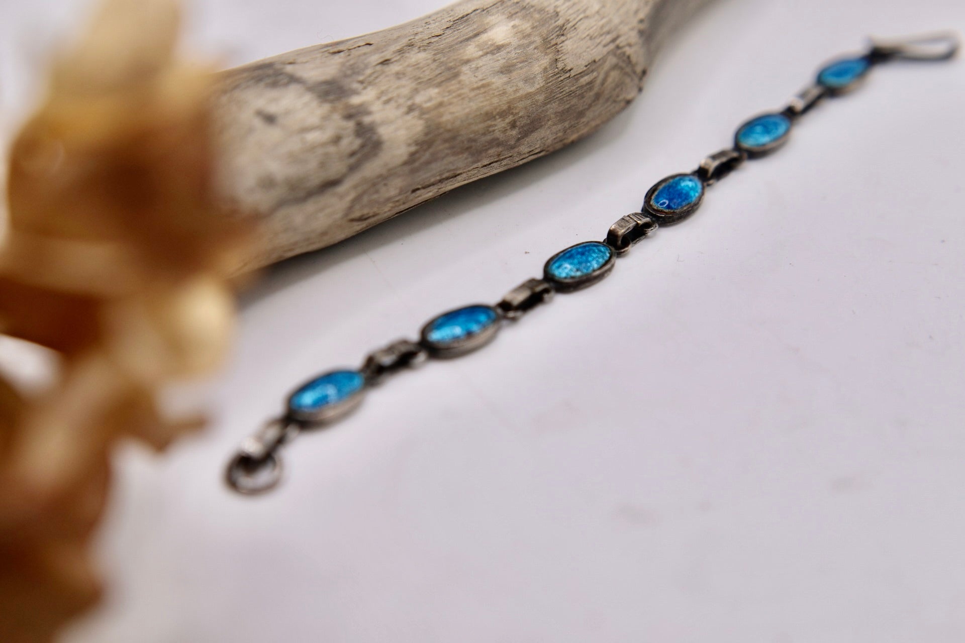 Vintage 1930s silver tone bracelet - foil back glass - blue