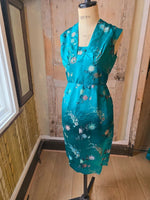 Load image into Gallery viewer, Vintage 1950s Oriental Brocade Silk Dress | Emerald Chrysanthemum Jacquard | Wiggle Dress | UK 12
