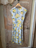 Load image into Gallery viewer, Vintage 1950s Yellow Floral Cotton Dress Fitted Underbust Matching Belt UK8
