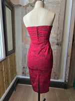 Load image into Gallery viewer, Vintage Y2K Red Jacquard Strapless Wiggle Dress | 1950s Style Bandeau Bodycon | Pinup | UK 10/12
