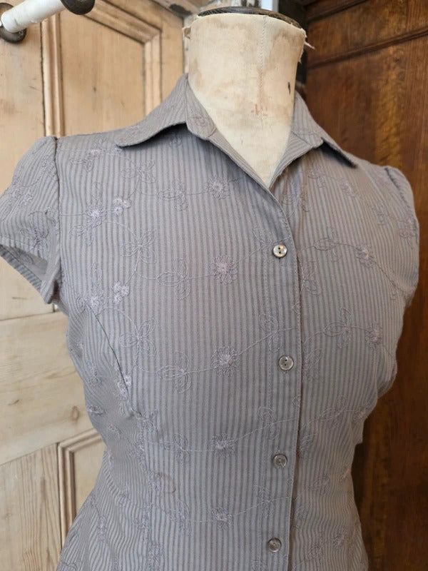 Vintage fairy core Y2K Canda Embroidered Blouse – Tie Back – Cotton – Taupe Brown