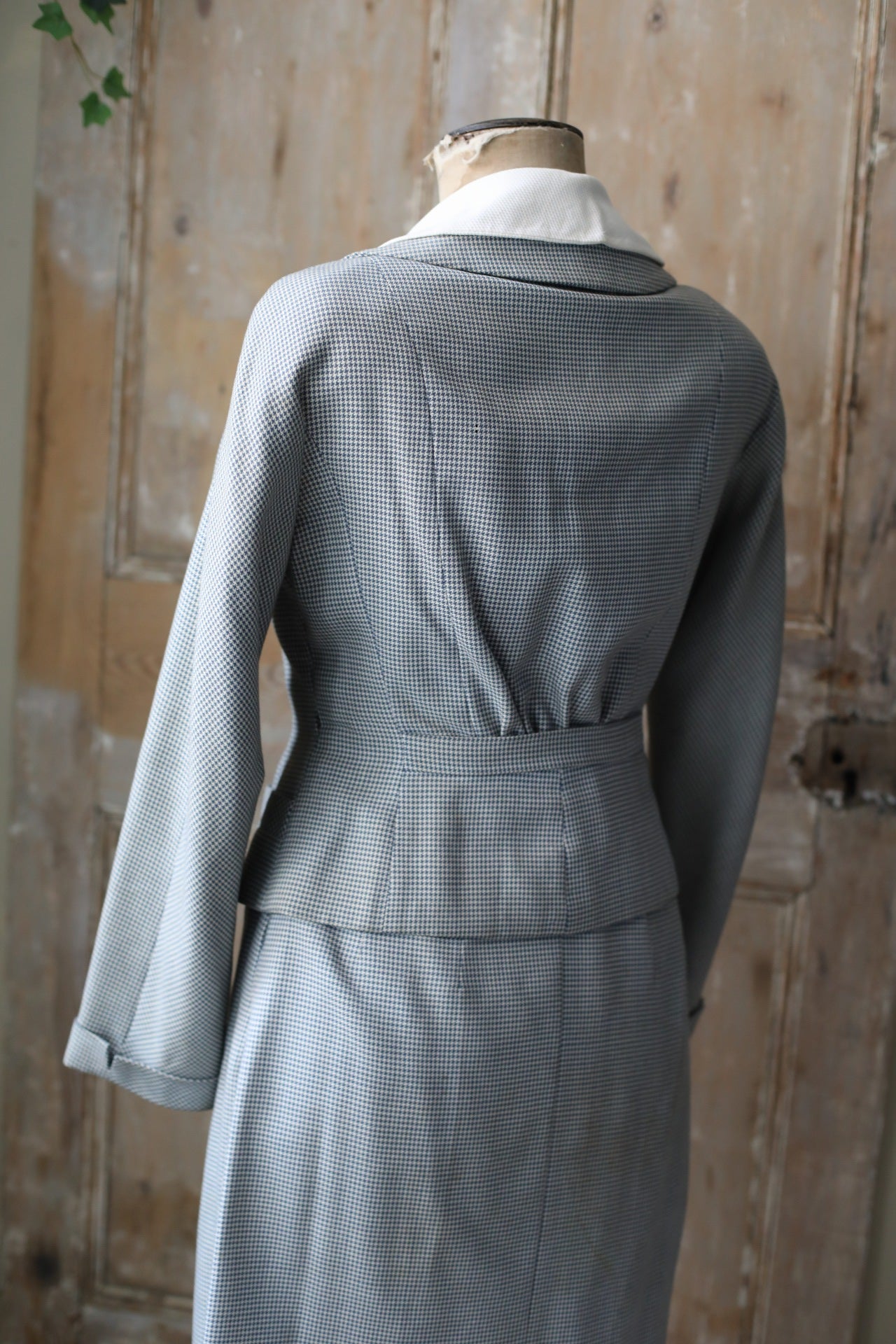 Vintage late 1940s Rensoir original two piece wool ladies suit. Dogtooth