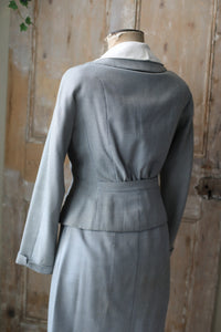 Vintage late 1940s Rensoir original two piece wool ladies suit. Dogtooth
