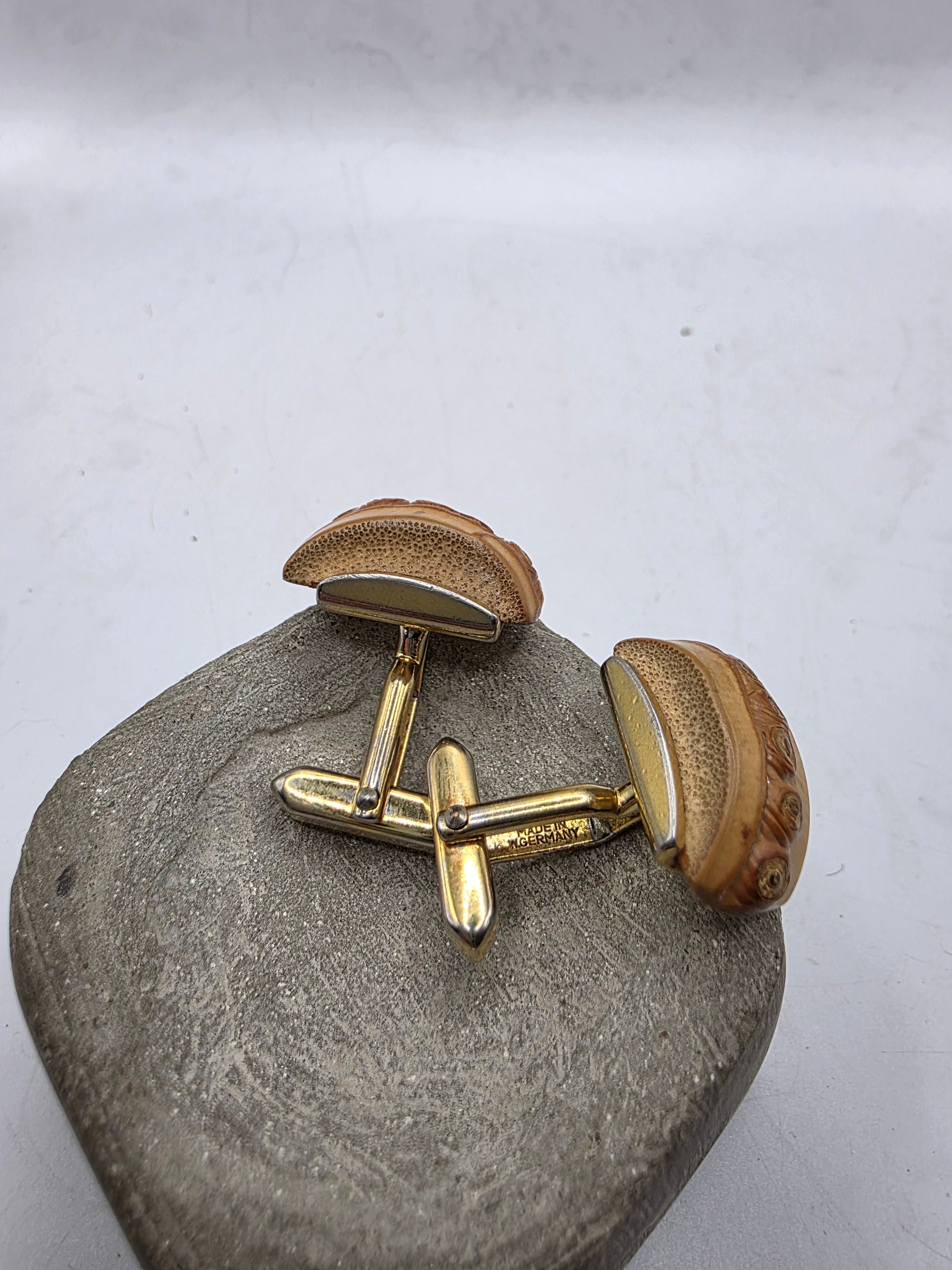 Vintage 1960s woot root gold tone classic cufflinks