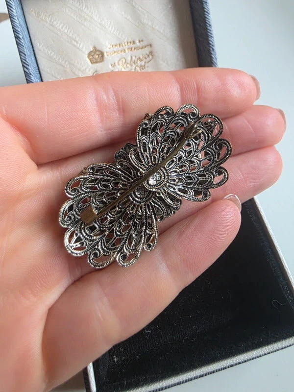 Vintage art deco 1930s silver-tone filigree blue paste brooch – bridal “something blue” 💙