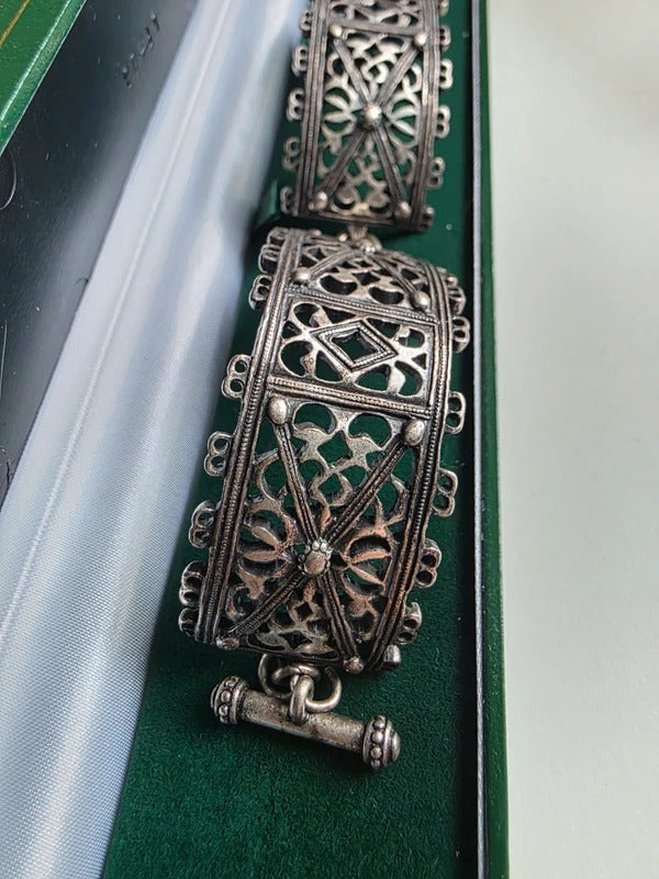 Vintage 1970s silver-tone filigree bracelet