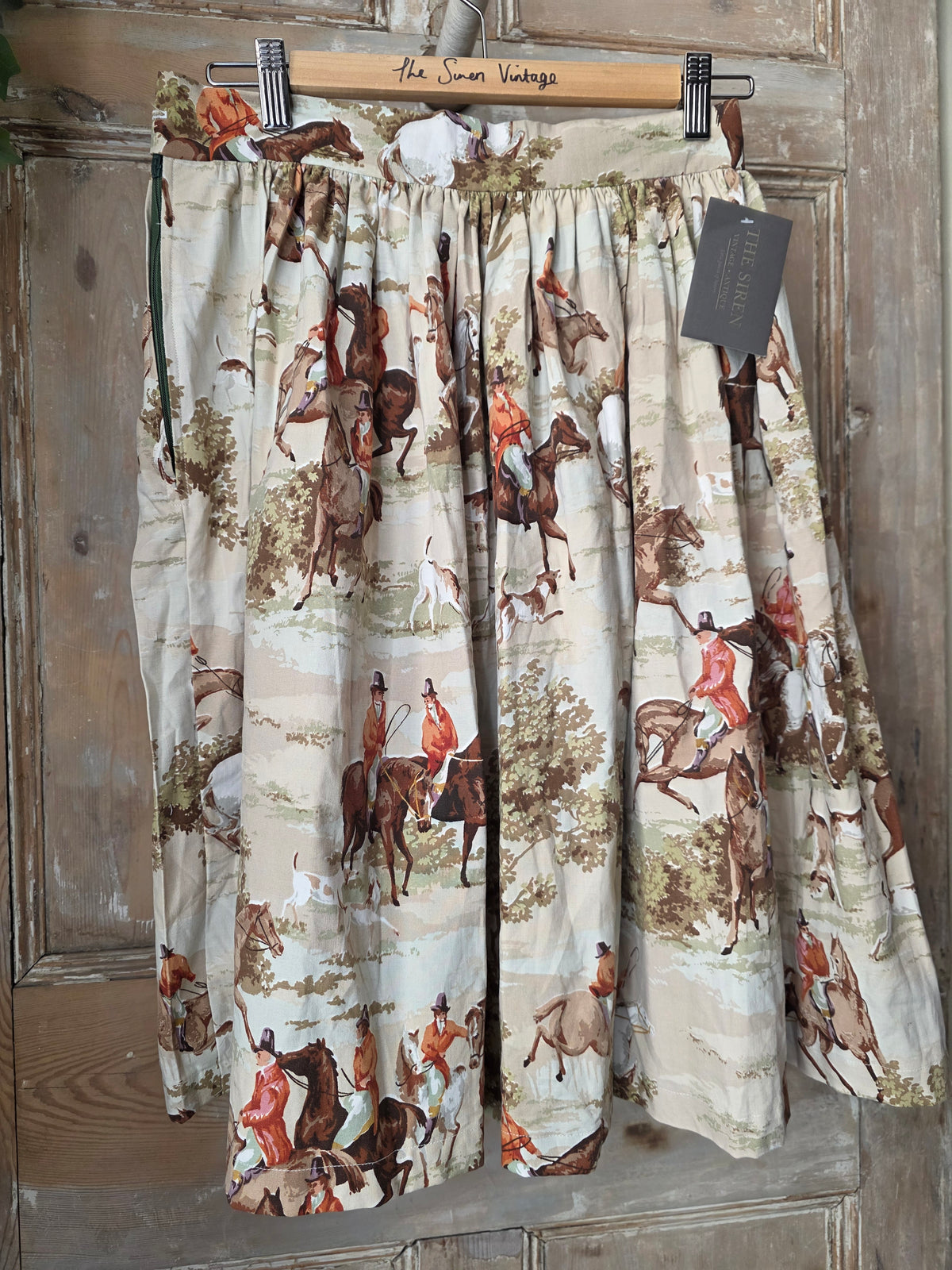 Vintage 1950s handmade hunting scene novelty cotton skirt. UK10