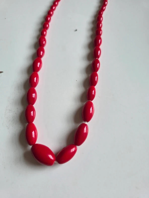 Vintage 1930s Cherry Red Graduated Glass Bead Necklace