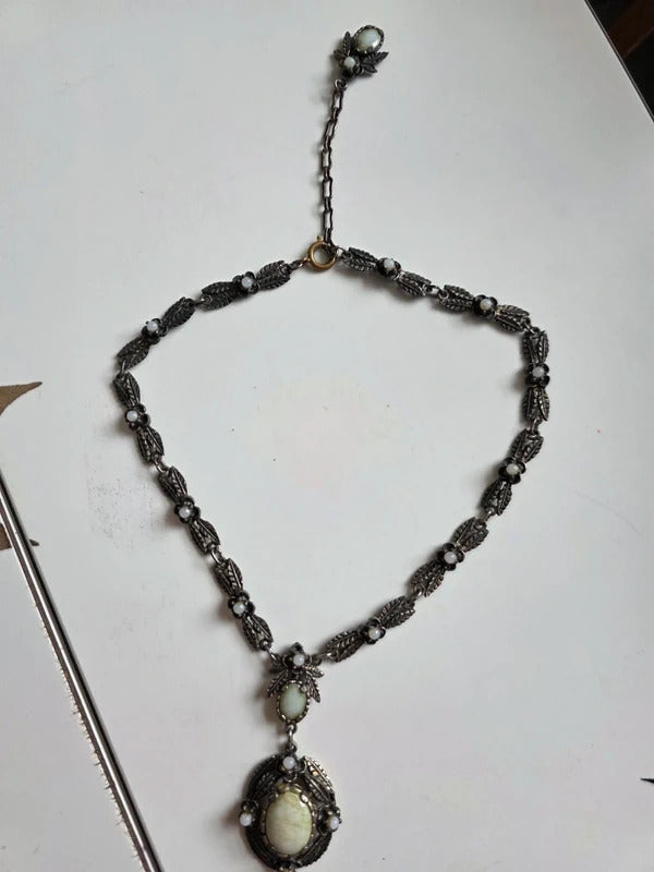Vintage Miracle Jewellery Celtic Style Necklace – Green Cabochon