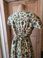 Load image into Gallery viewer, Vintage 1950s Sidgreene Dress – Original Fit &amp; Flare Cotton – Floral Print – UK 8/10
