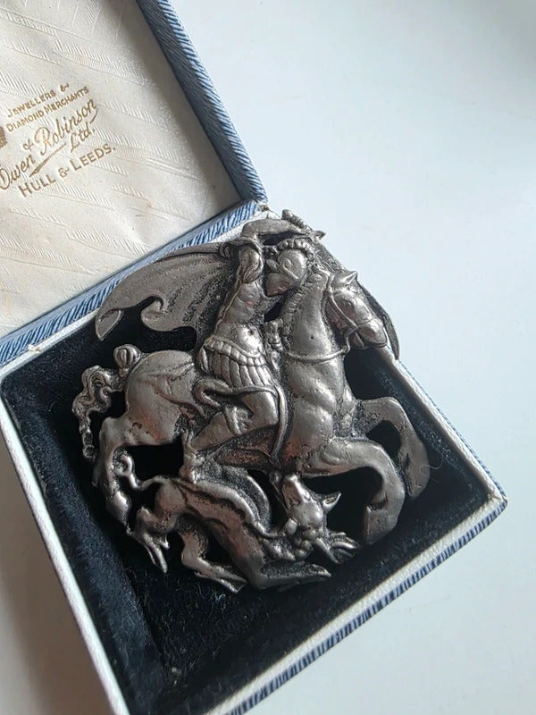 Vintage 1950s Jewelcraft large medieval knight & dragon statement brooch