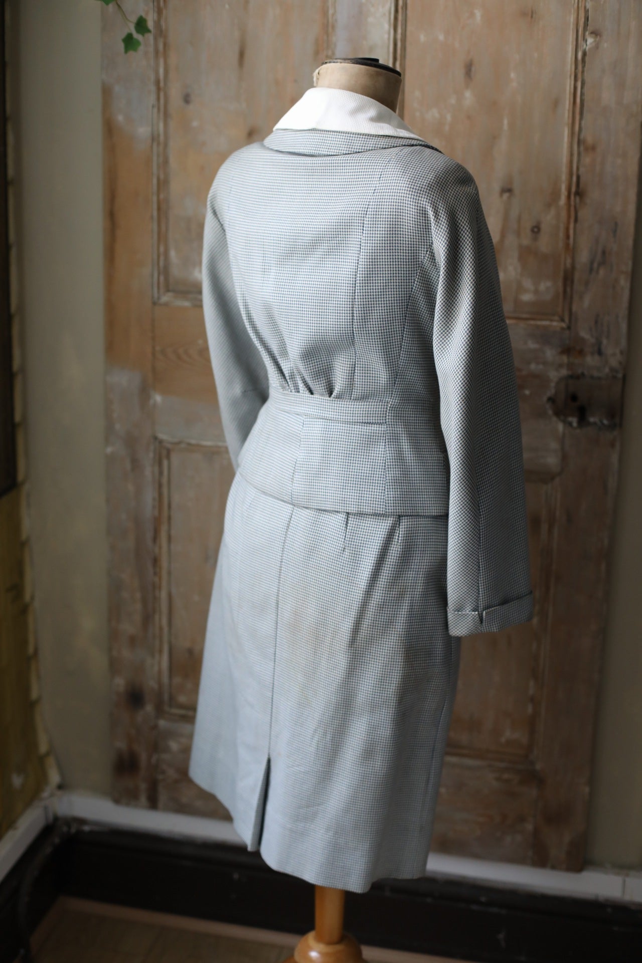 Vintage late 1940s Rensoir original two piece wool ladies suit. Dogtooth
