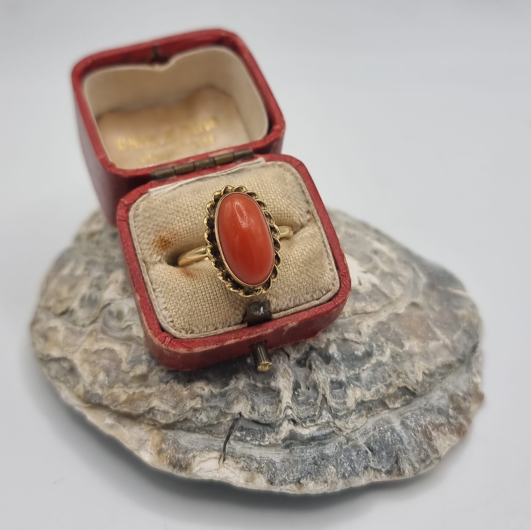 Vintage jewellery - Antique - Coral - Gold ring - 14ct
