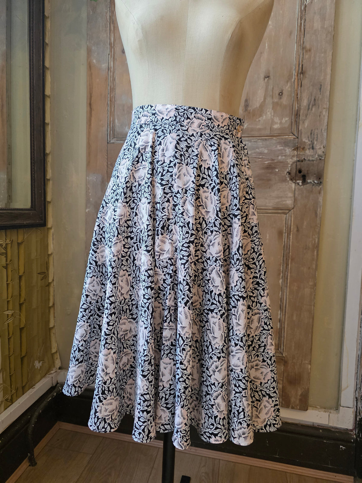 Vintage 1990s Aquascutum Circle Skirt in Sanderson Style Floral – UK 10