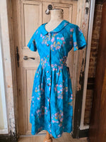 Load image into Gallery viewer, Vintage 1950s Floral Cotton Dress Turquoise Blue Peter Pan Collar – UK 10/12
