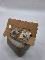 Load image into Gallery viewer, Vintage 1970s Silver tone geometric square cufflink
