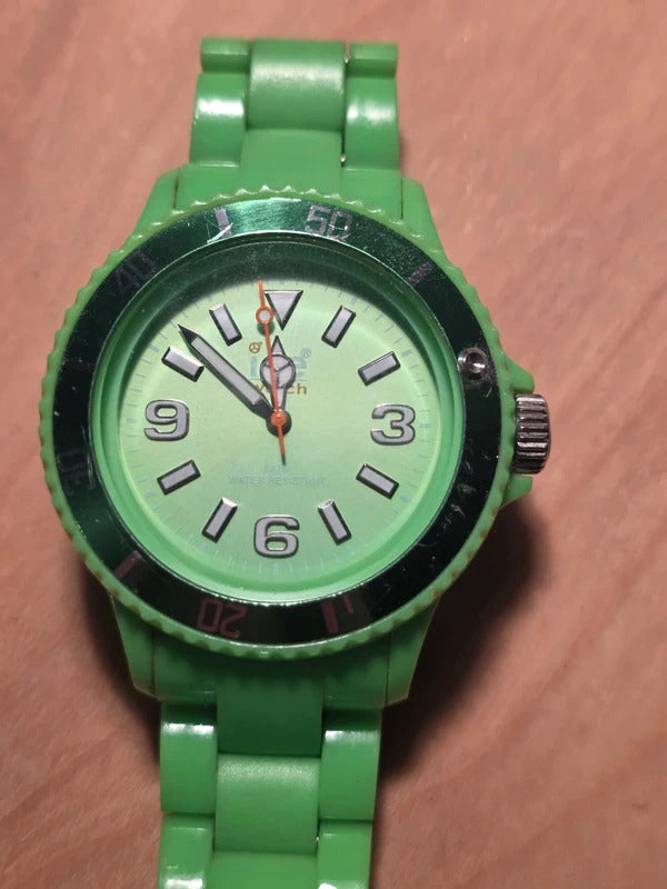 Y2K Ice-Watch – Green Silicone Strap – 2000s