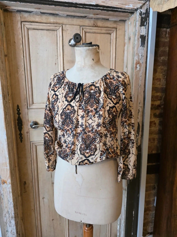 Vintage Y2K Gypsy Blouse – Paisley Print – Boho Peasant Top – Tie Neck