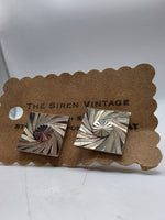 Load image into Gallery viewer, Vintage 1970s Silver tone geometric square cufflink
