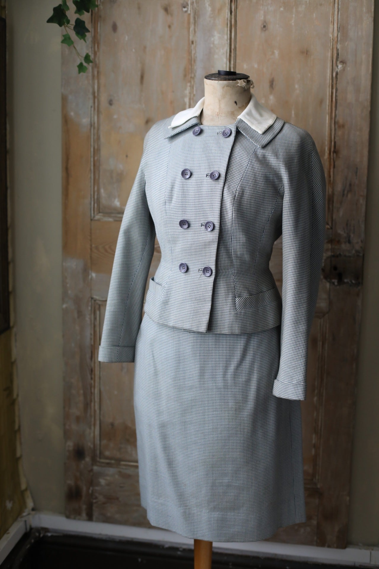 Vintage late 1940s Rensoir original two piece wool ladies suit. Dogtooth