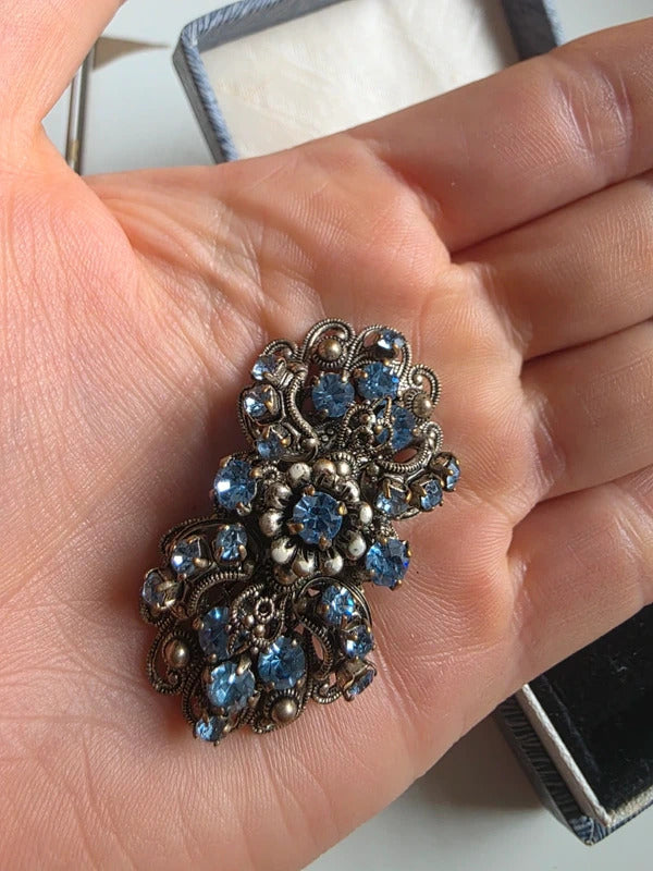 Vintage art deco 1930s silver-tone filigree blue paste brooch – bridal “something blue” 💙