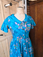 Load image into Gallery viewer, Vintage 1950s Floral Cotton Dress Turquoise Blue Peter Pan Collar – UK 10/12
