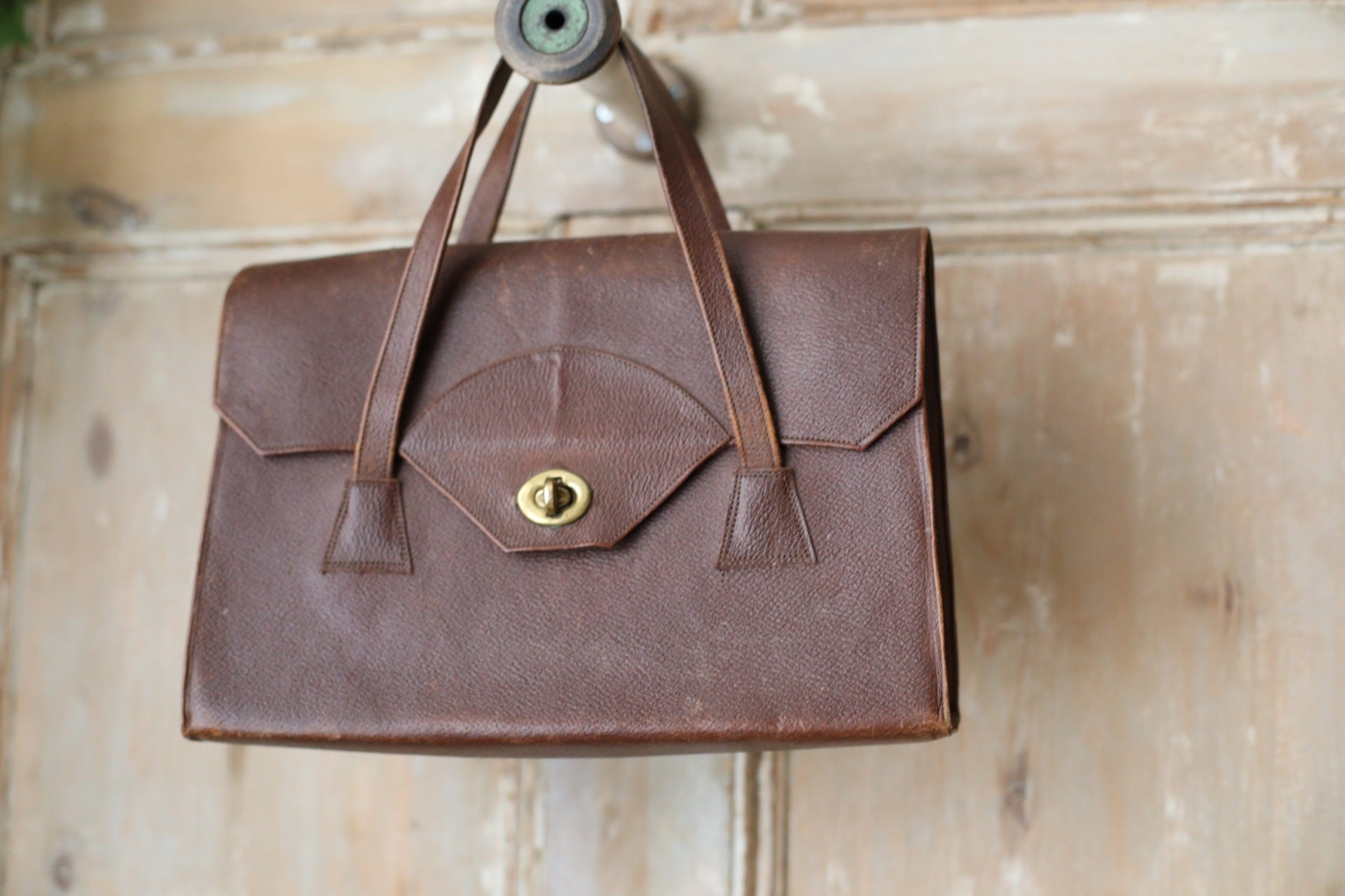 Vintage early 1940s Dark brown leather handbag