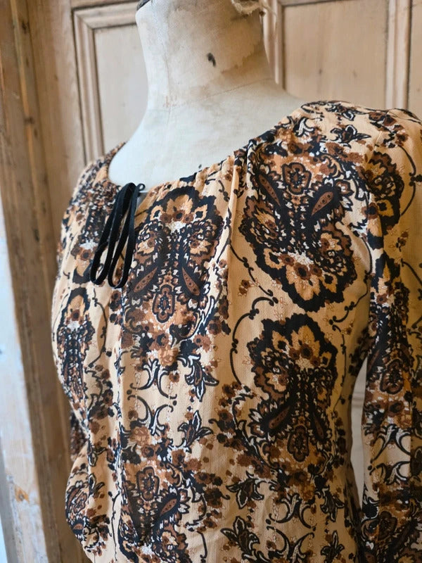 Vintage Y2K Gypsy Blouse – Paisley Print – Boho Peasant Top – Tie Neck