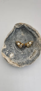 Vintage 1950s Damascene sweet little clip on earrings