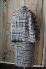 Load image into Gallery viewer, Rare vintage 1960s Strathtay wool houndstooth cape coat
