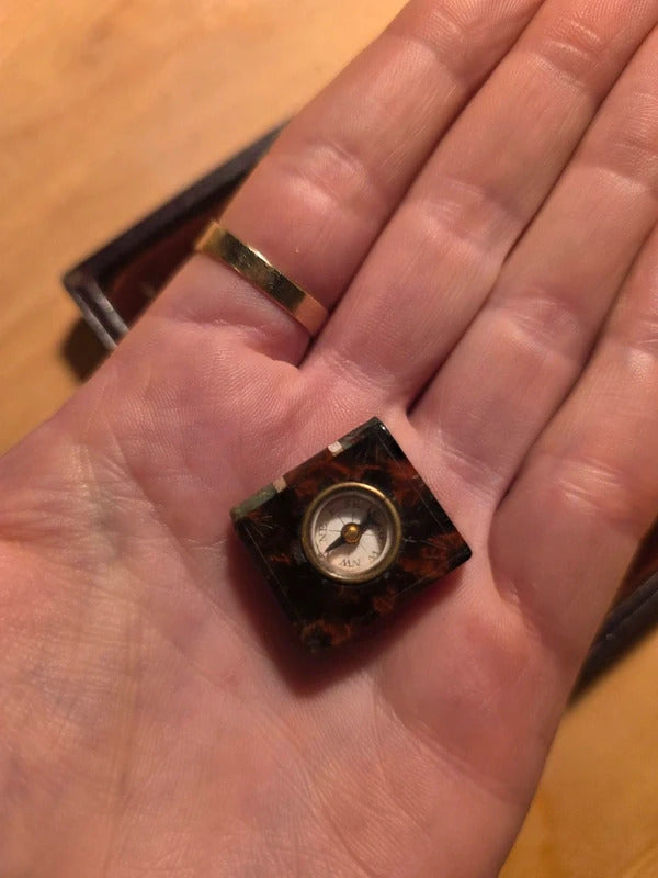 Antique Victorian Agate Pocket Compass – c. late 19th century