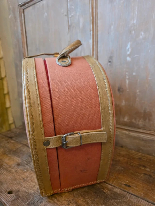 Vintage western horseshoe Vanity Case suitcase
c. 1950s