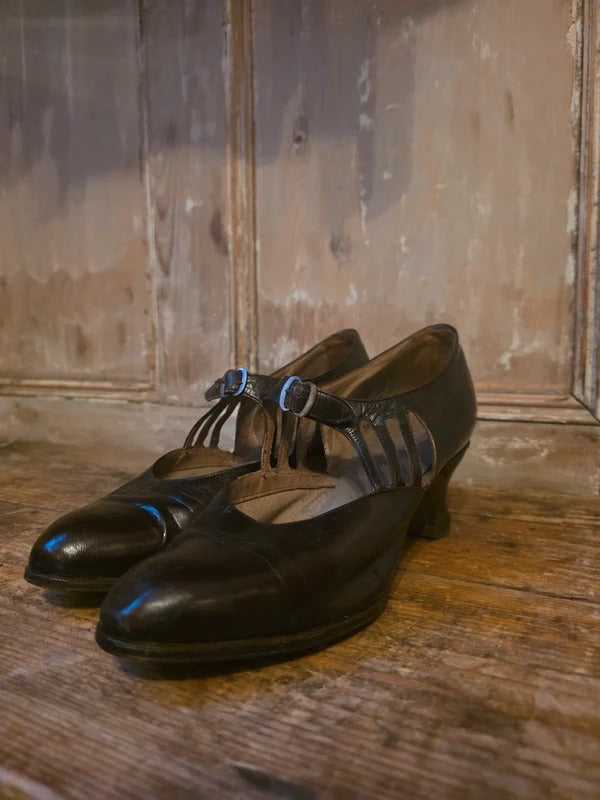 Original 1930s Vintage Leather T-Bar Shoes – UK 3½