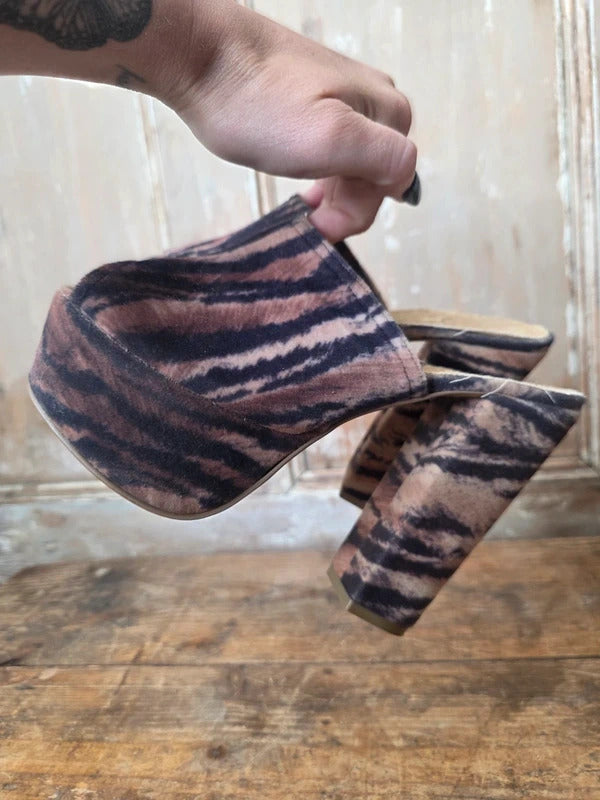 Original 1970s Tiger Print Platform Mules – Pony Hair Leather Clogs – UK 4 – Disco Glam