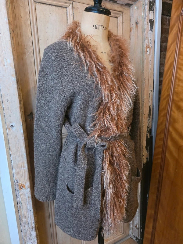 Vintage Y2K lambswool cardigan with sheepskin collar  Uk10