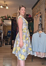 Load image into Gallery viewer, Vintage 1950s Yellow Floral Cotton Dress Fitted Underbust Matching Belt UK8
