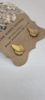 Load image into Gallery viewer, Vintage clip on earrings
